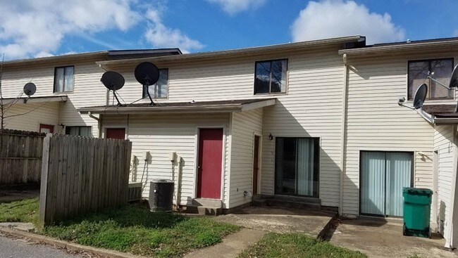 Building Photo - 7124 Dogwood Ln