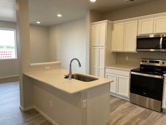 Building Photo - 5759 Champlain Dr