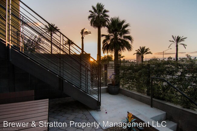 Building Photo - 3 br, 3.5 bath House - 512 E Ames Pl