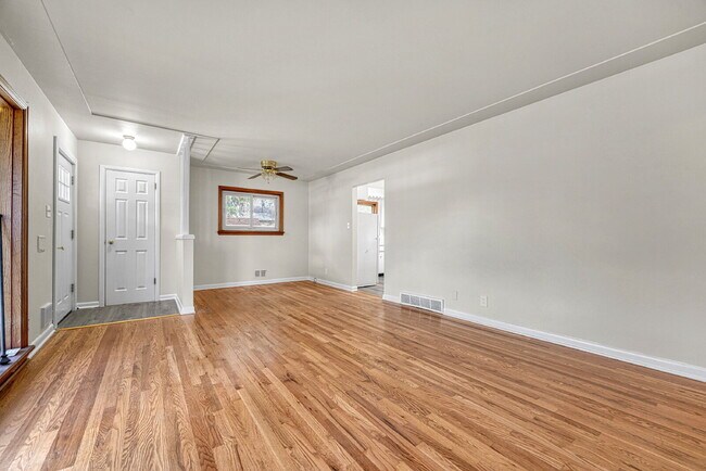Foto del edificio - $2,595, 3-bed, 2-bath located in Denver.