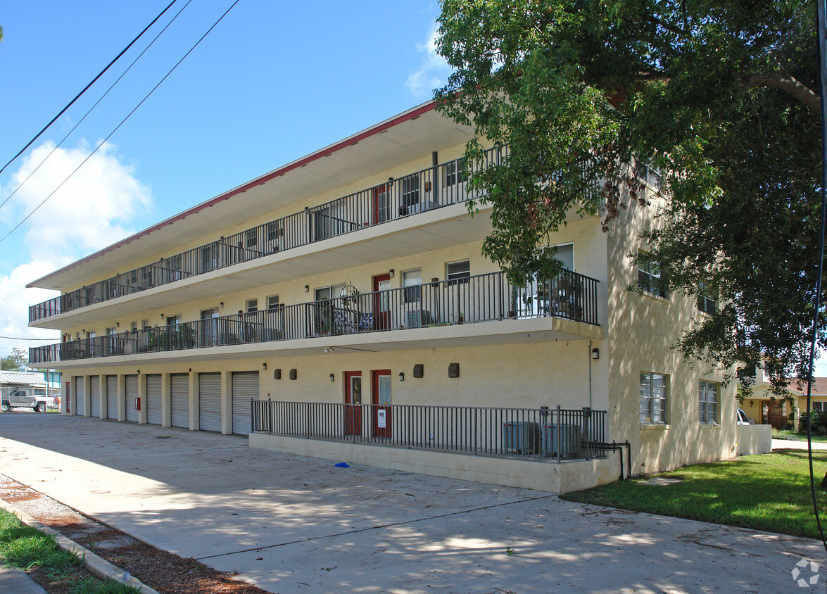 Building Photo - Kapus Apartments