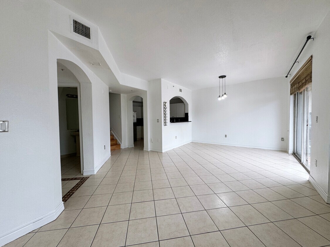 Foto principal - 8886 W Flagler St