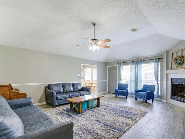 Building Photo - 10941 W Dogwood Dr