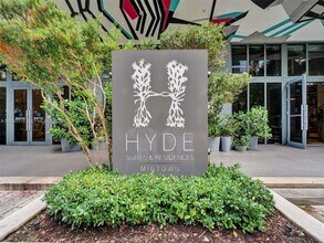 Building Photo - 121 NE 34th St