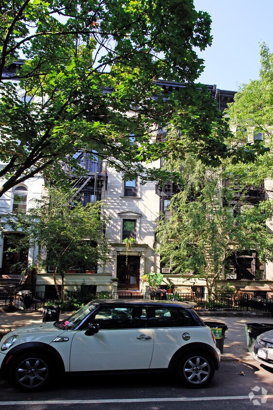 Building Photo - 404 3rd St