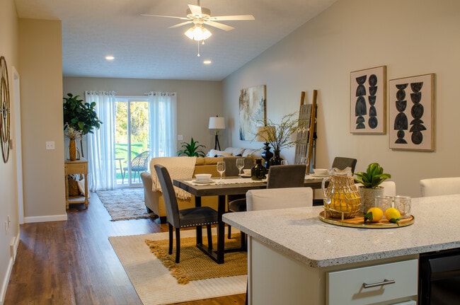 Foto del edificio - The Fairway at Waters Edge