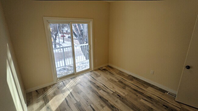 Photo du bâtiment - 717-717 Jessie Ave