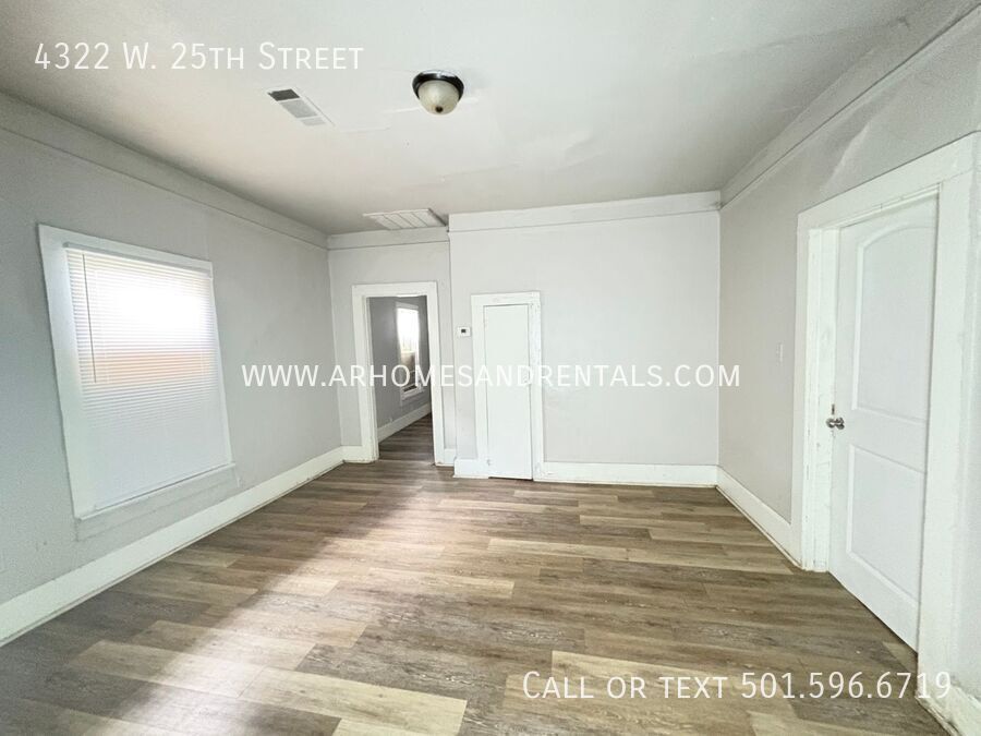 Foto principal - 4322 W 25th St