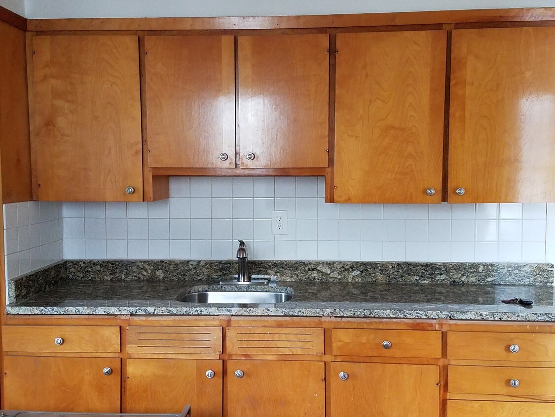 kitchen - 1645 Sanderson Ave
