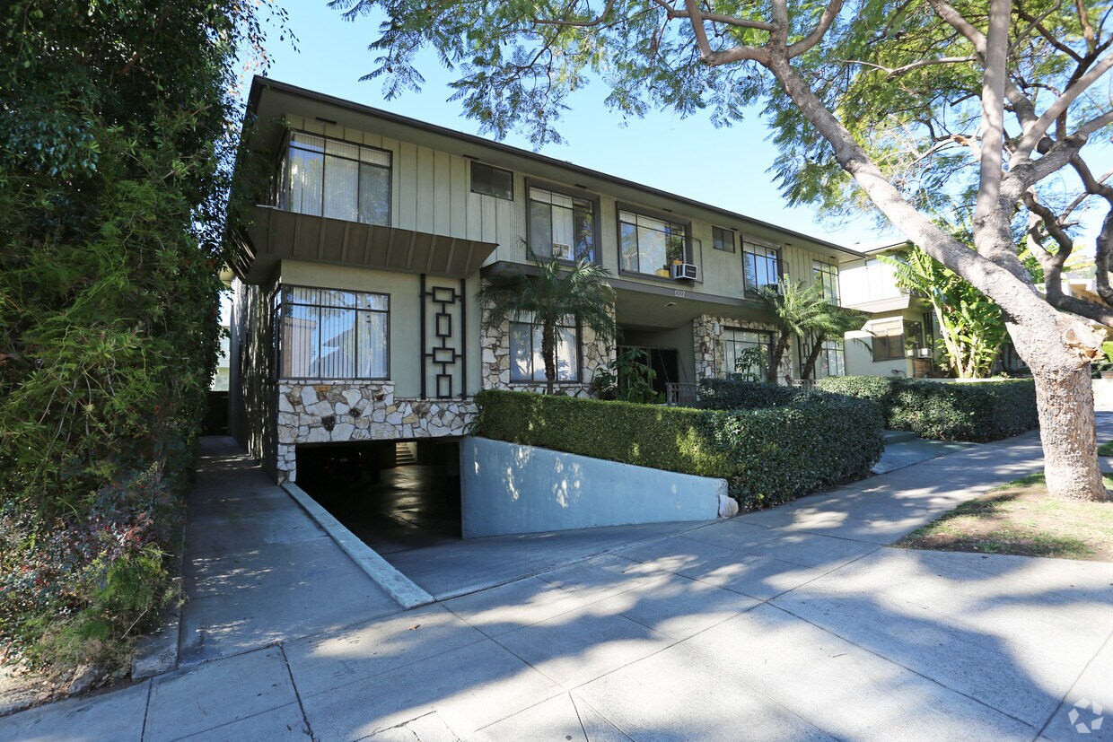 Foto principal - 1227 N Harper Ave