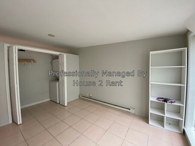 Building Photo - 118 Elles Ave
