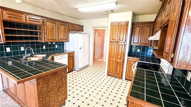 Building Photo - 3140 Eagle Dr