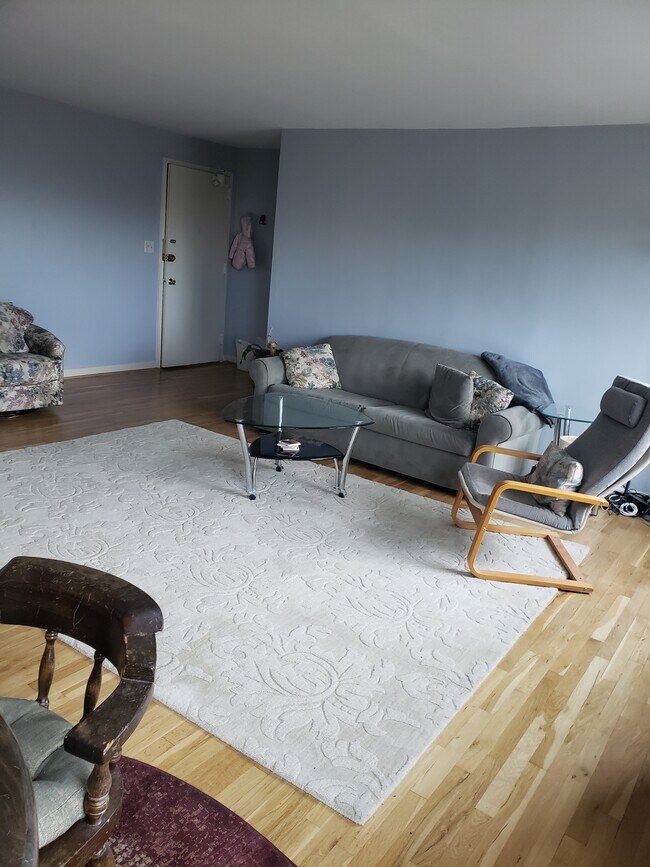 Building Photo - 1300 S Arlington Ridge Rd