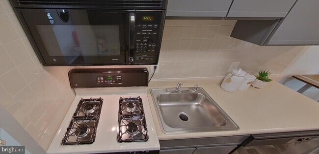 Foto del edificio - 8130 Prescott Dr