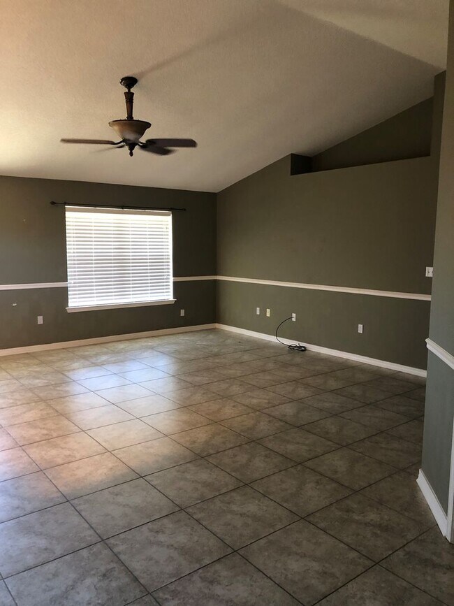 Building Photo - Available July 14, 2026 – 4 Bedroom Home in Navarre!
