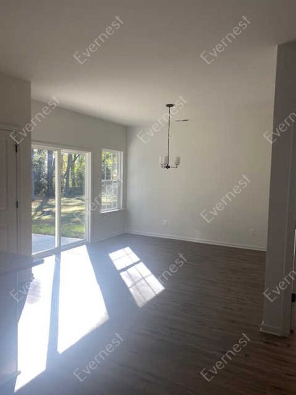 Building Photo - 133 Stilwell Oaks Cir