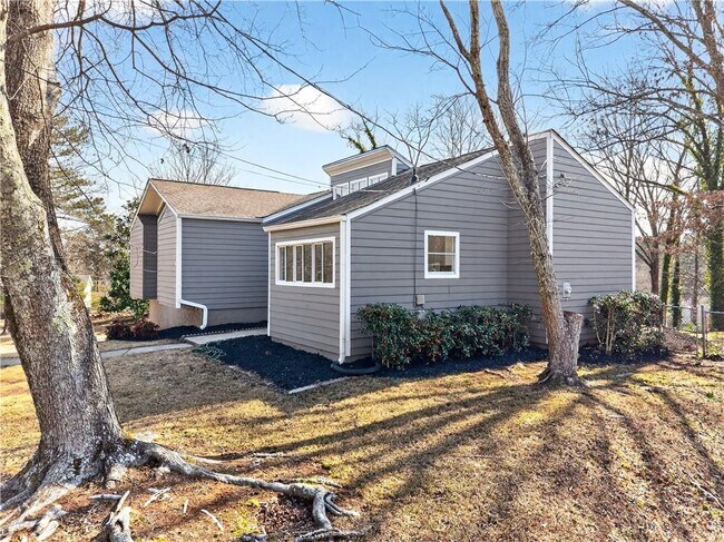 Foto del edificio - 4933 Dana Dr NE