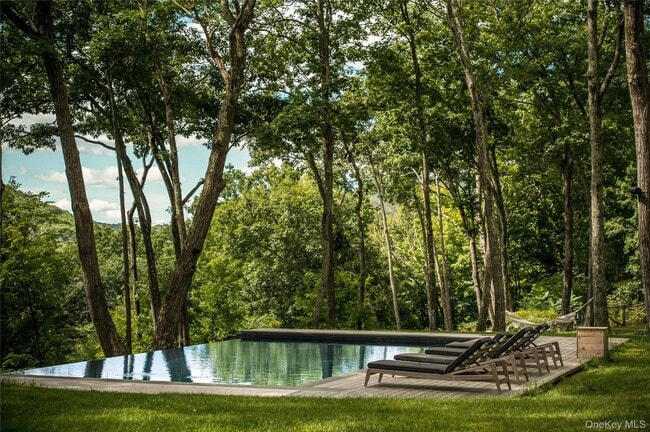 Building Photo - 55 Nordic Dr