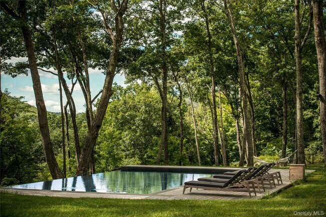 Foto del edificio - 55 Nordic Dr