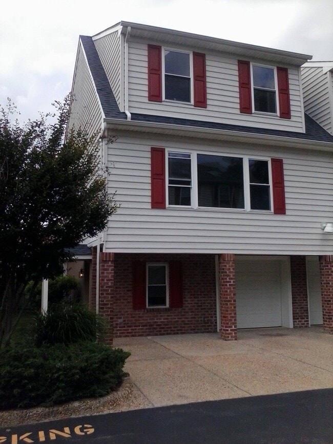 Building Photo - 8550 Tidewater Dr