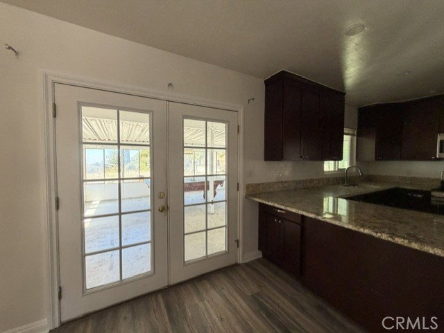 Foto del edificio - 10459 Haines Canyon Ave