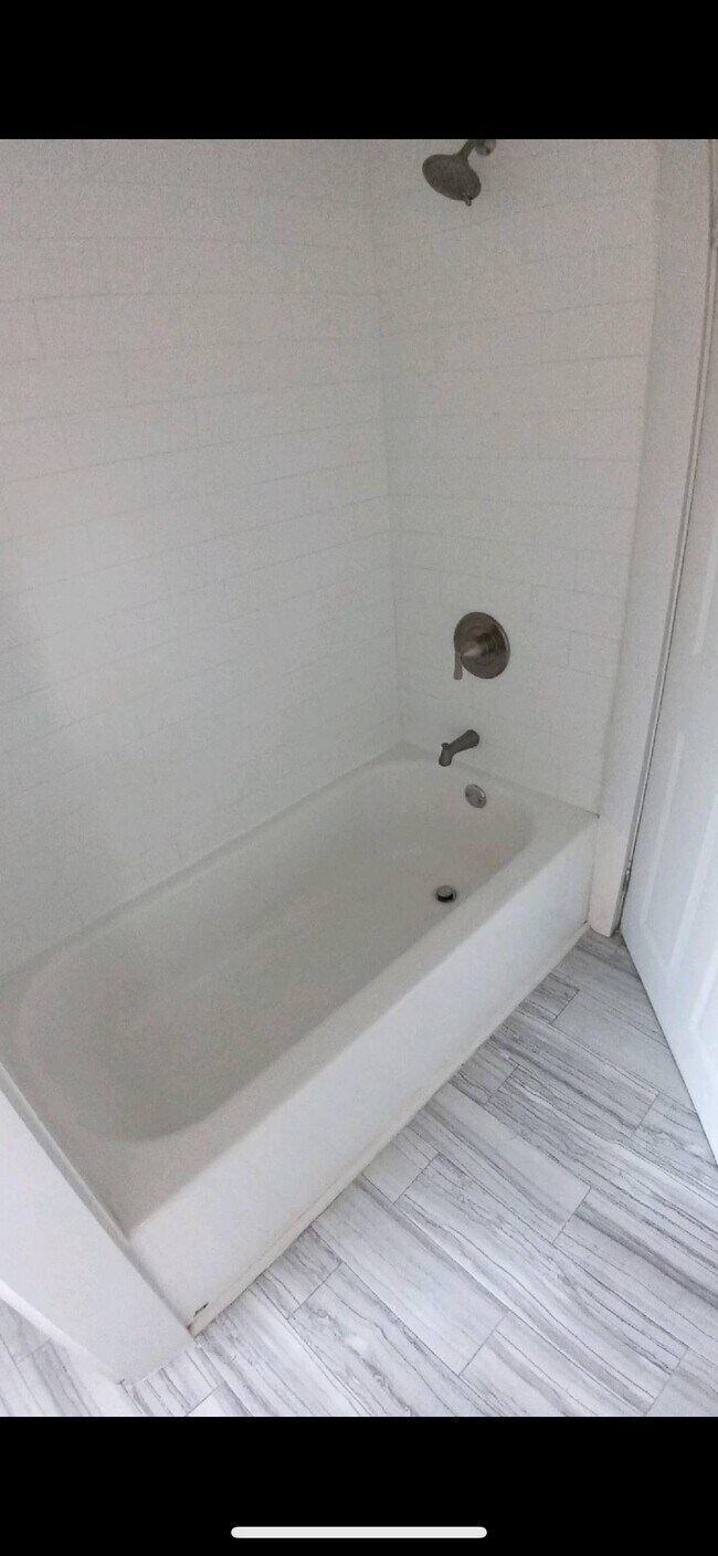 Foto del edificio - 424 E Girard Ave