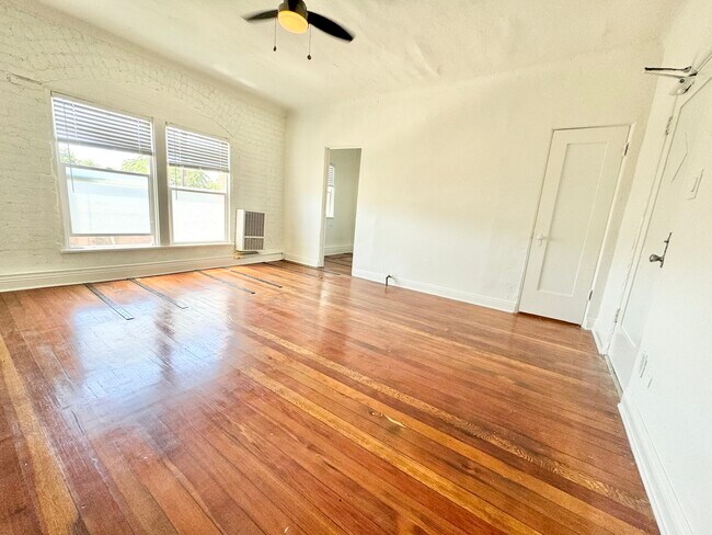 Foto del edificio - 109 Normandie Ave Los Angeles, CA 90004