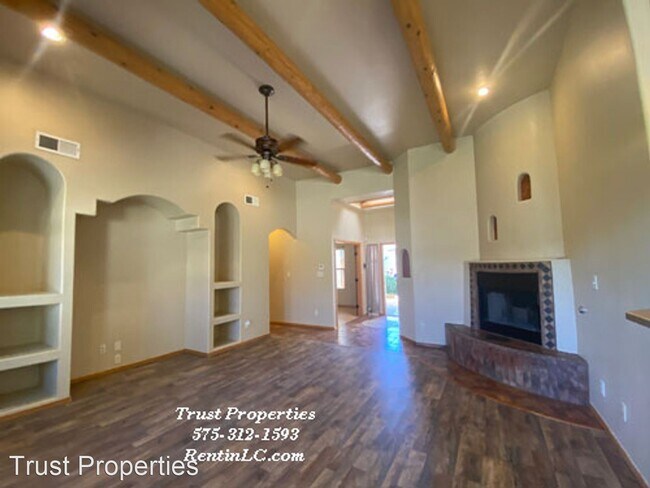 Building Photo - 3 br, 2 bath House - 943 Flora Vista