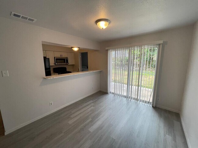 Building Photo - 617 Castle Ridge Rd
