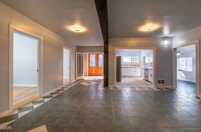 main shared kitchen - 432 N Yodel Ln