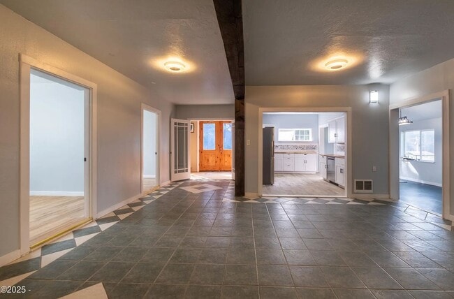 main shared kitchen - 432 N Yodel Ln