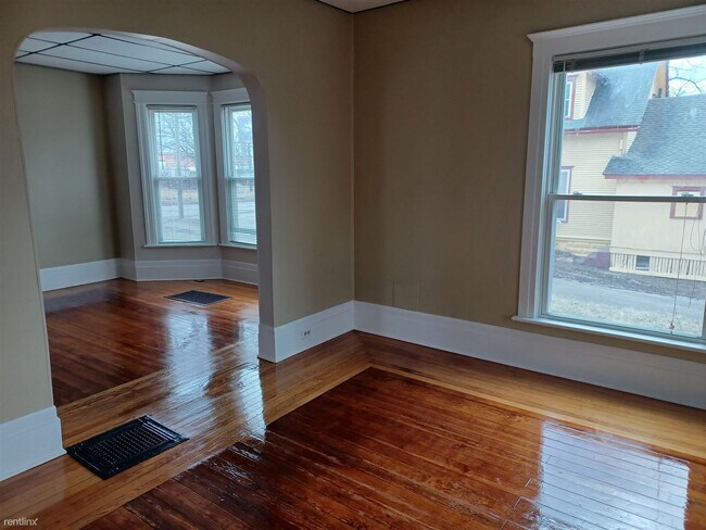 Building Photo - 1 br, 1 bath House - 2600 E Michigan Ave