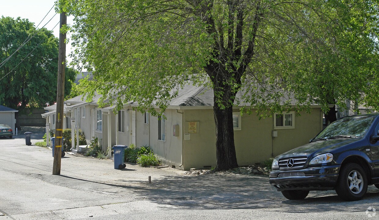 Primary Photo - 1370-1380 Oakland Blvd