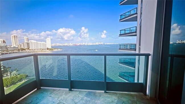 Foto del edificio - 1331 Brickell Bay Dr