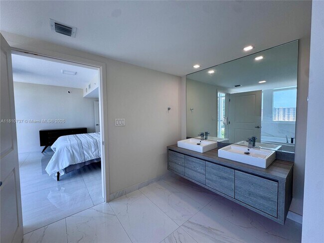 Foto del edificio - 400 Sunny Isles Blvd