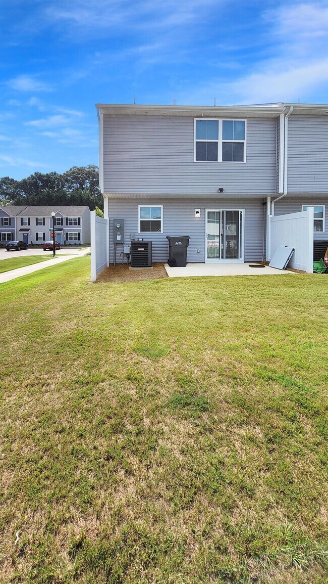 Foto del edificio - 145 Fernside Ct