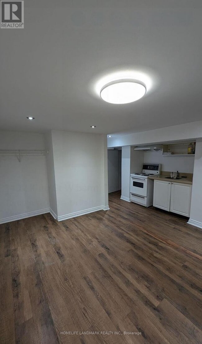 Building Photo - 1492 King St W