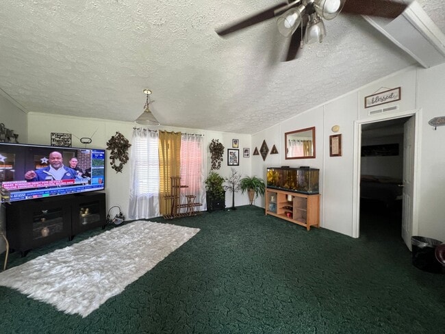 Foto del edificio - 3667 Holly Grove Rd