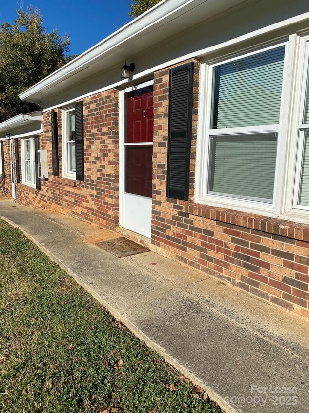 Primary Photo - 2608 Crescent Ln