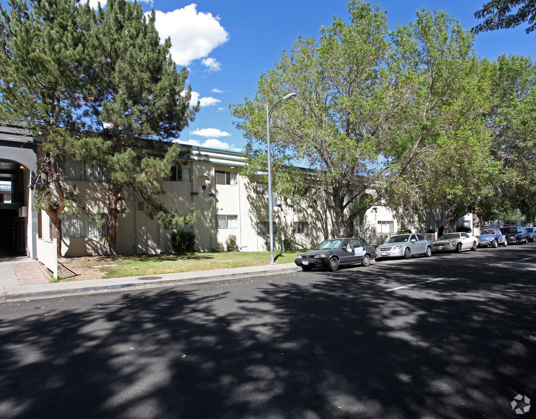 Foto del edificio - Virginia Lake South Apartments