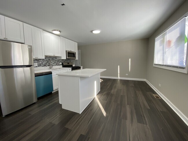 Building Photo - 14640 Spaulding Ave