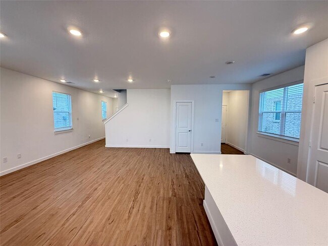 Building Photo - 5111 Visionary Dr