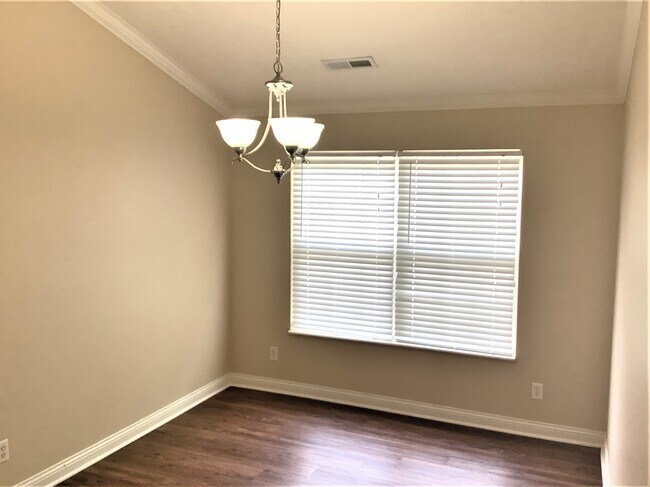 Building Photo - 3795 Thorngate Drive Unit 11D-B