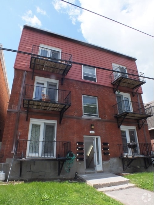 Building Photo - Carlyle Apartments