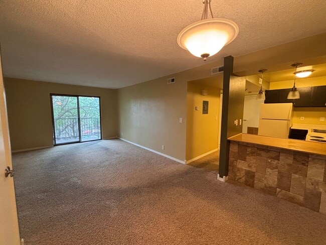Building Photo - 2 Bedroom 1 Bathroom Apartment