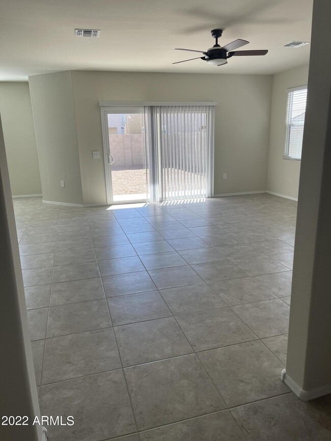 Building Photo - 36597 W Santa Clara Ave