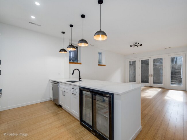 Foto del edificio - 842 N Wolcott Ave