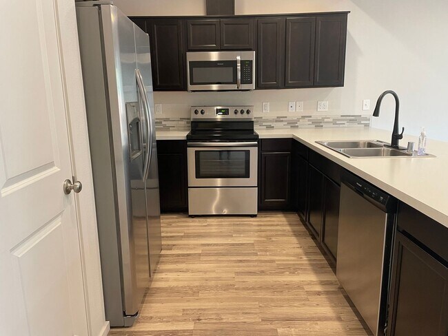 Building Photo - **$750 off First Full Month's Rent!** Char...