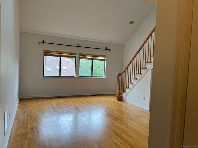 Foto del edificio - 2435 Bedford St