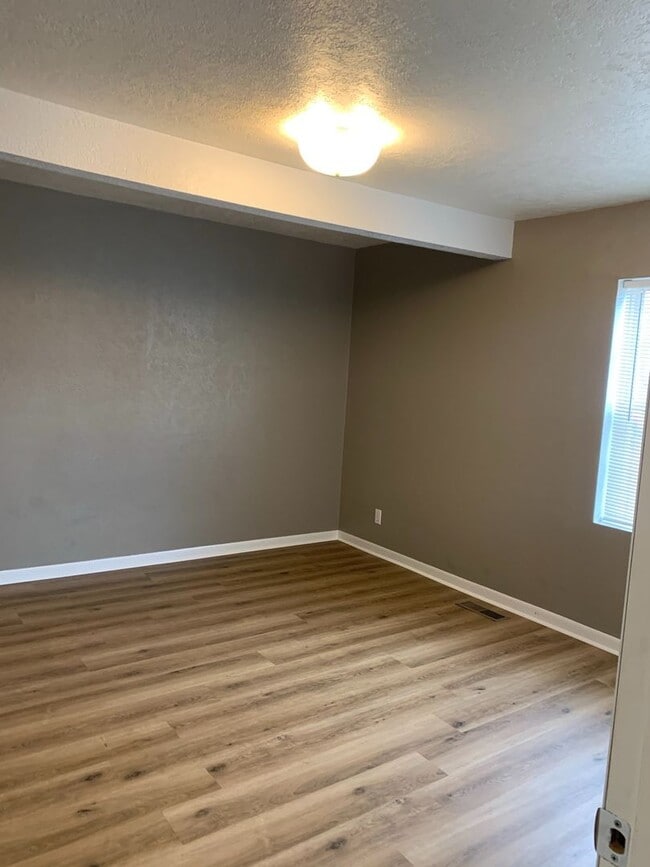 Building Photo - WILLARD 3 Bedroom 2 Bath + Bonus Room